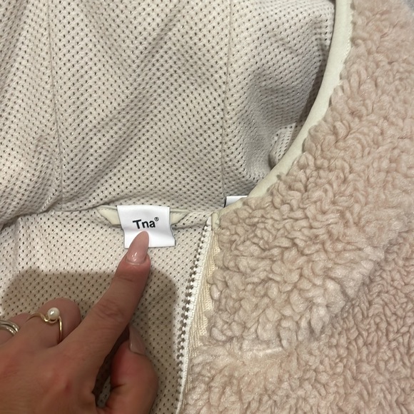Size xs tna Sherpa hooded jacket. Lined for extra warmth . Never really worn. - Picture 5 of 7